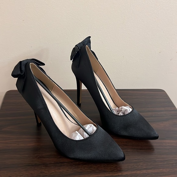 Black Satin Like High Heels with Bow Size 9 - Picture 2 of 9